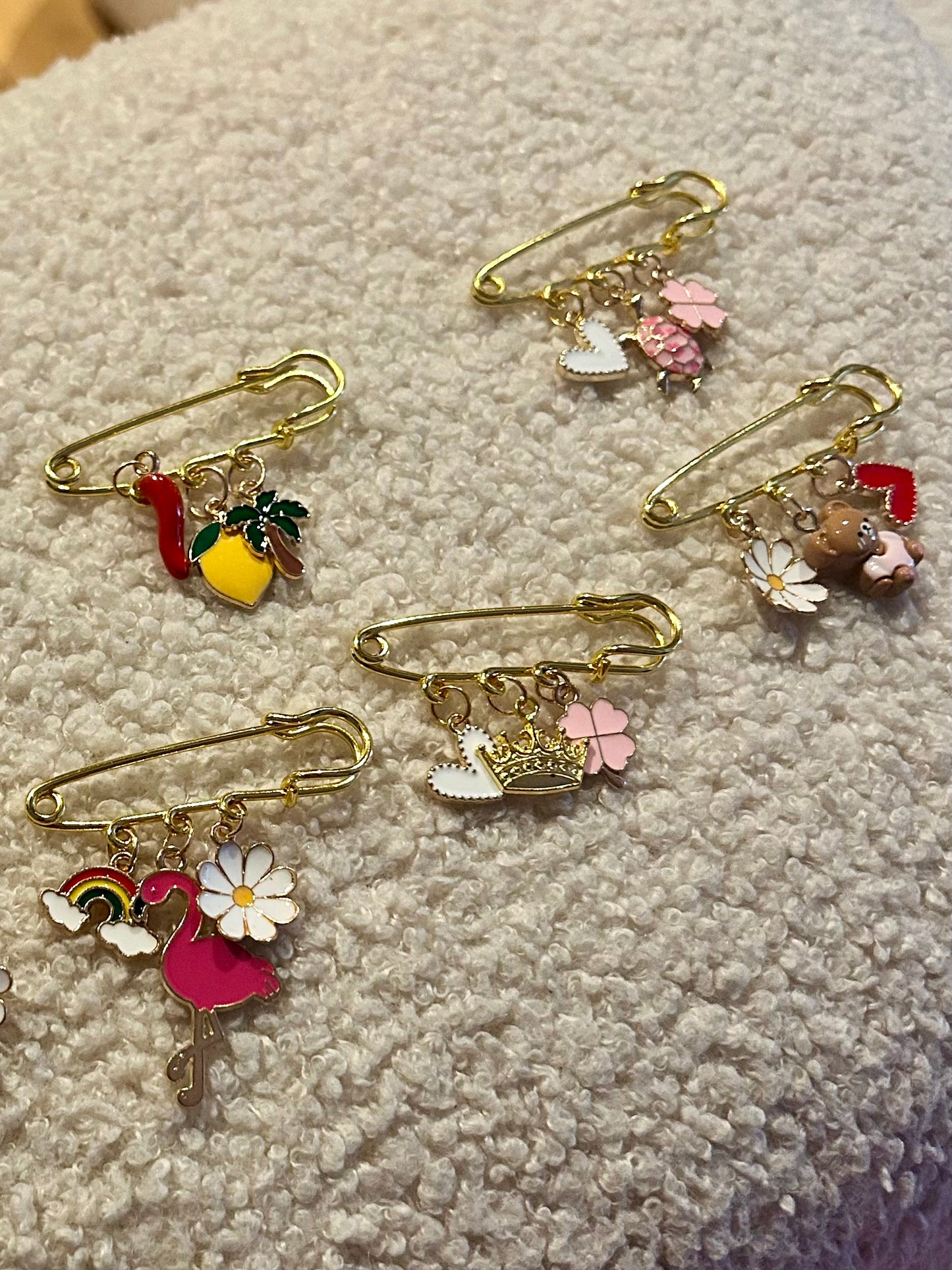 Broche surprise đ