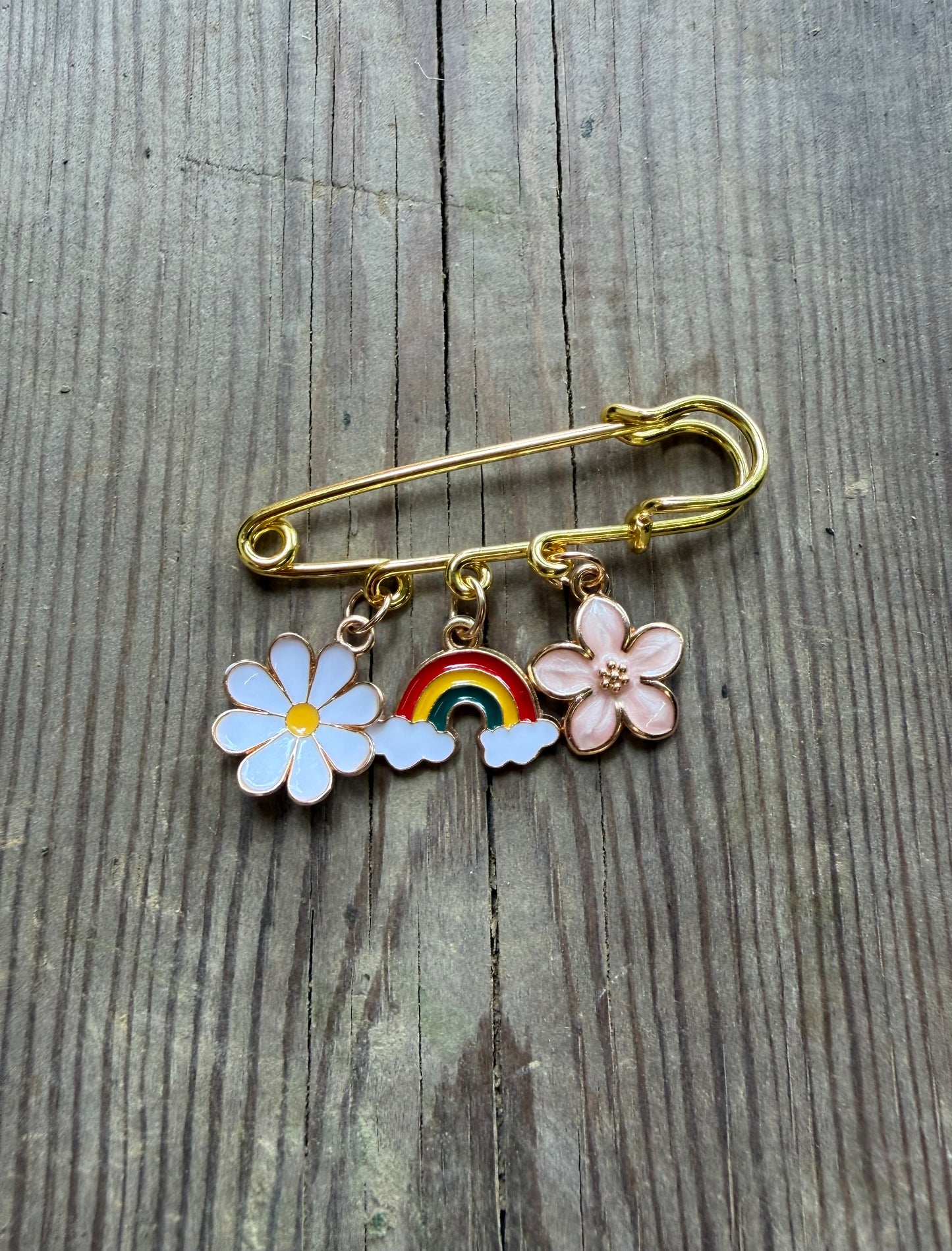 Petite broche arc-en-ciel