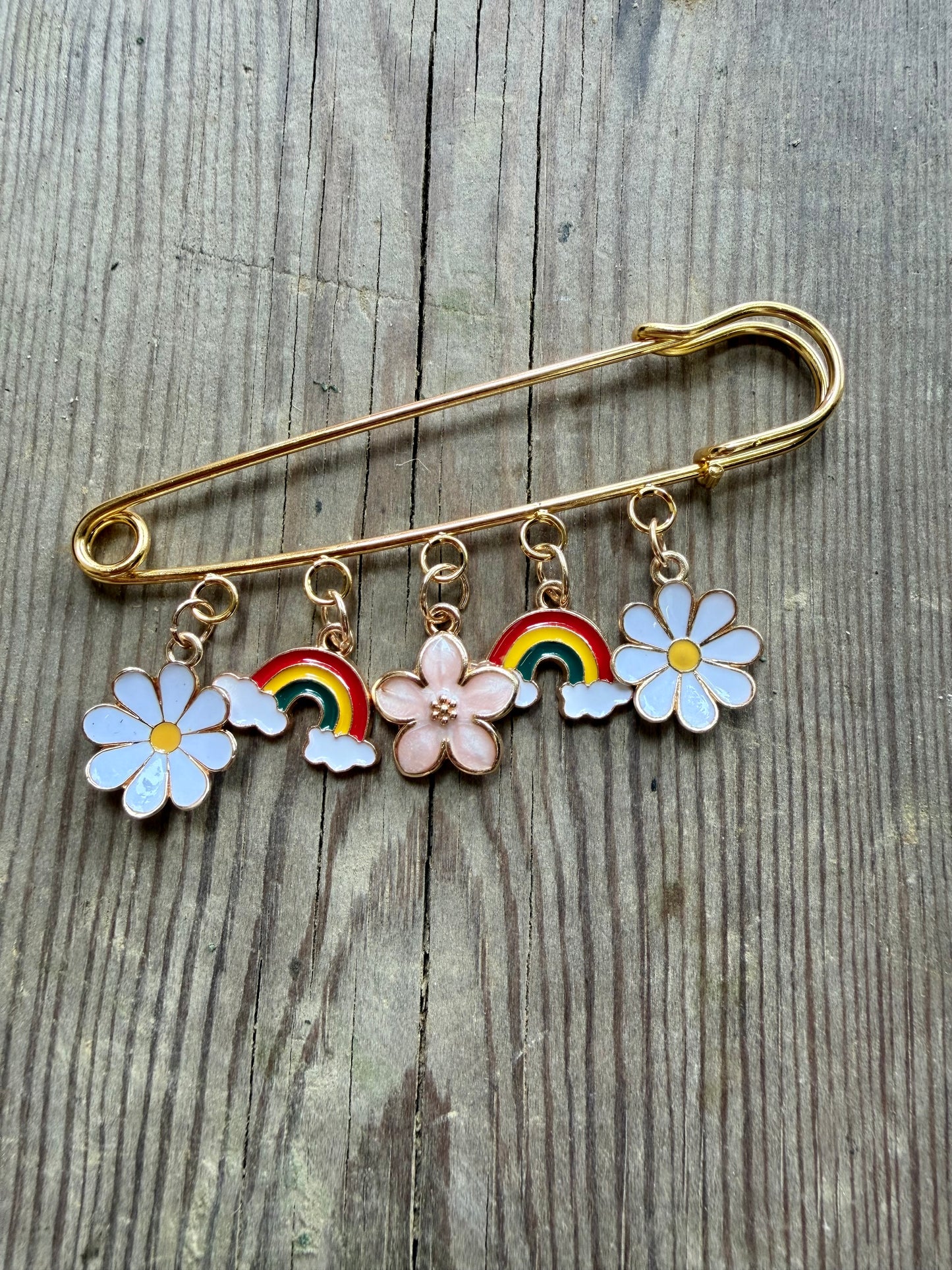 Grande broche arc-en-ciel