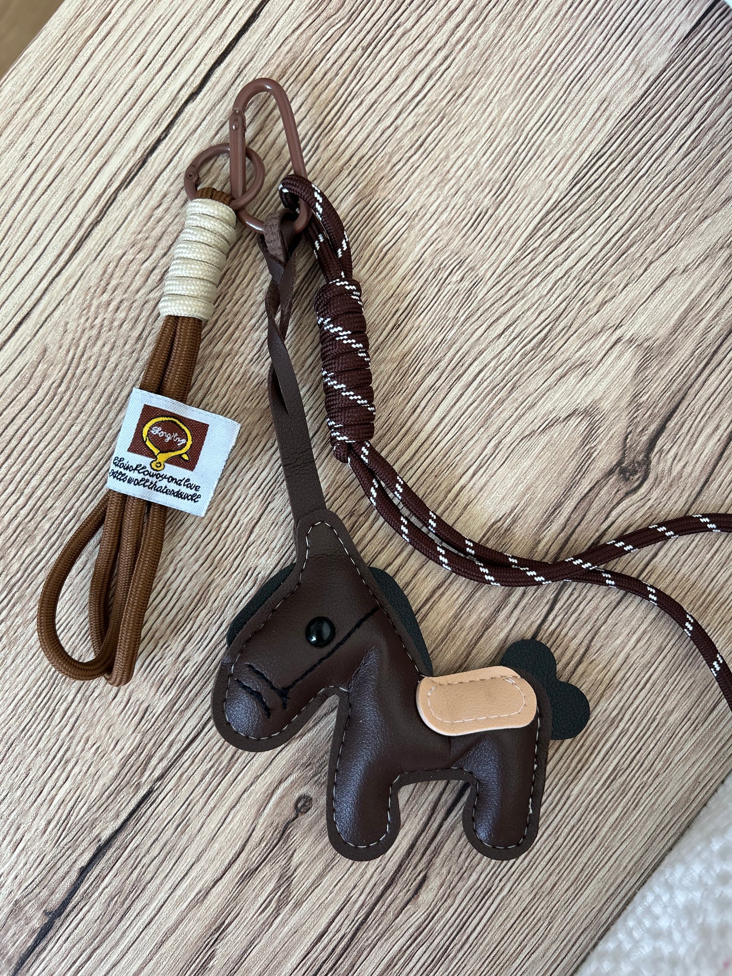 Grigri petit cheval marron
