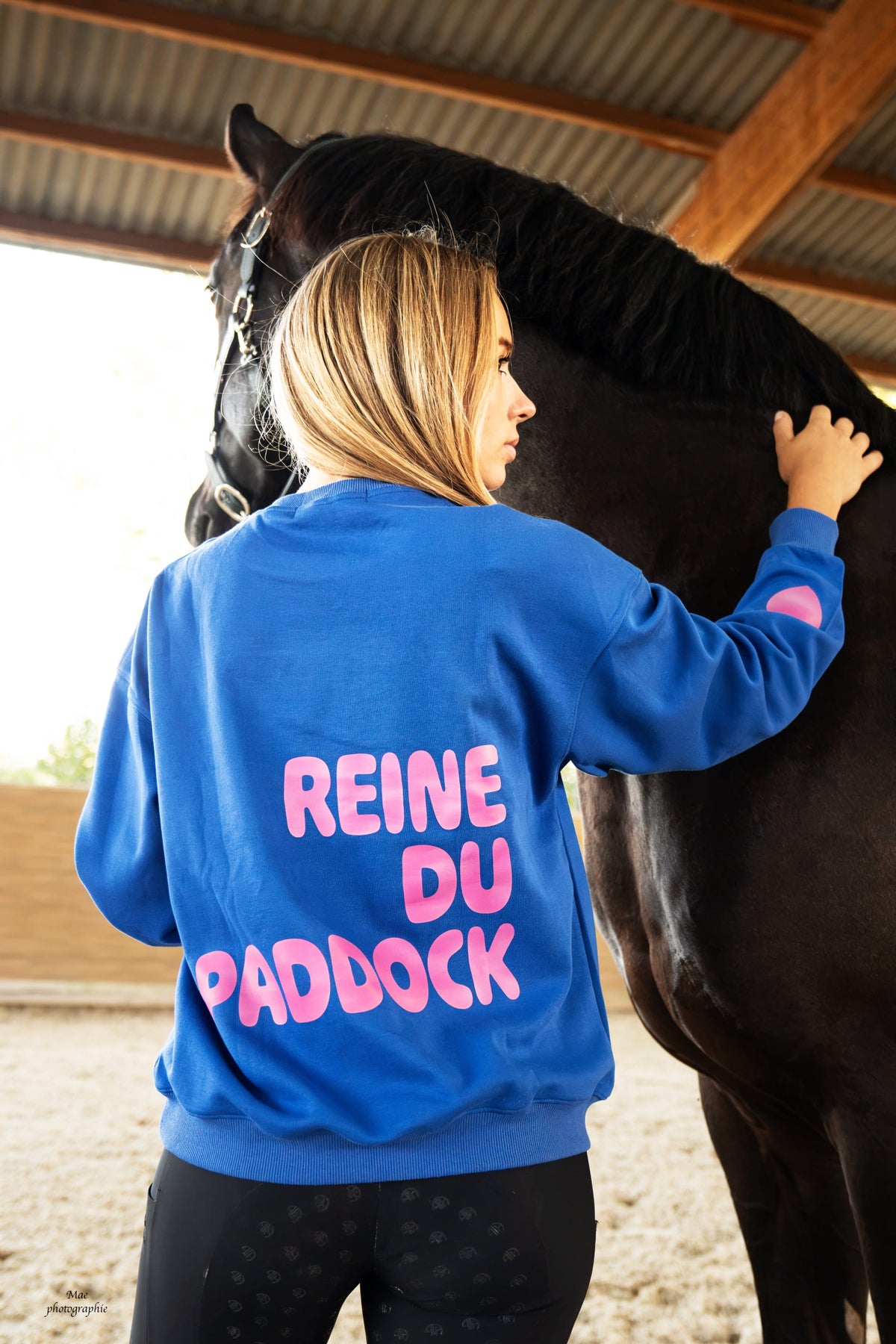 Sweat oversize LOLA – Reine du Paddock – Bleu & rose