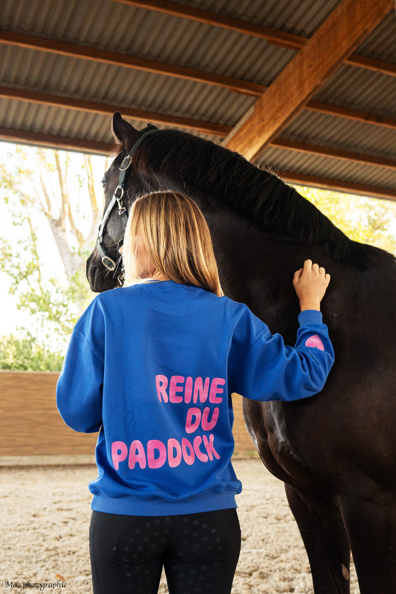 Sweat oversize LOLA – Reine du Paddock – Bleu & rose
