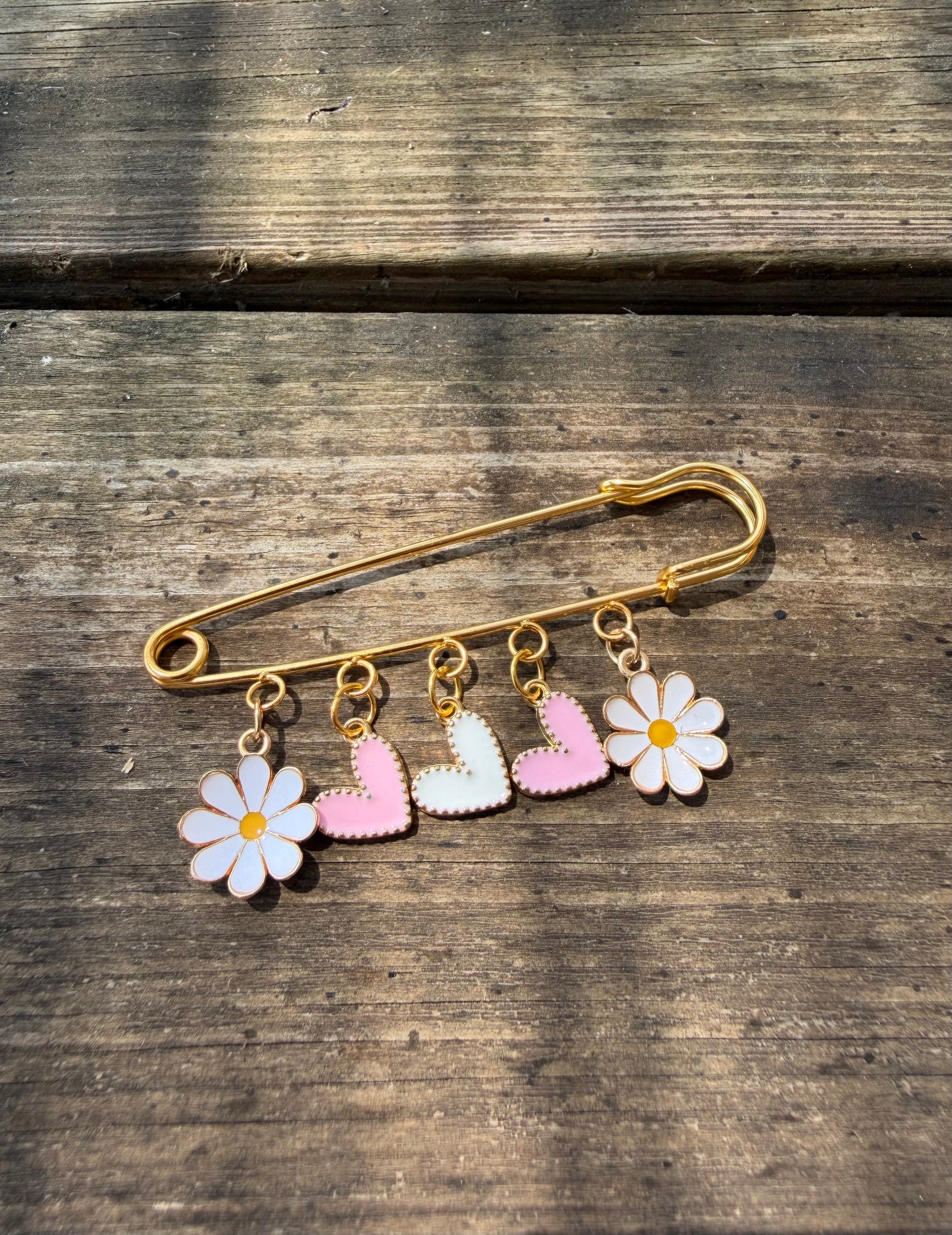 Grande broche cavalière cheval 5 charms Fleurs Cœurs | Equislay