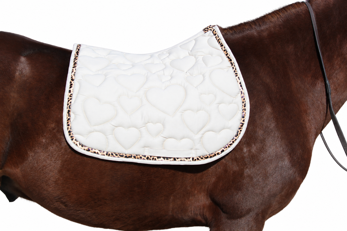 Tapis de selle CSO AMOUR – Cœur léopard