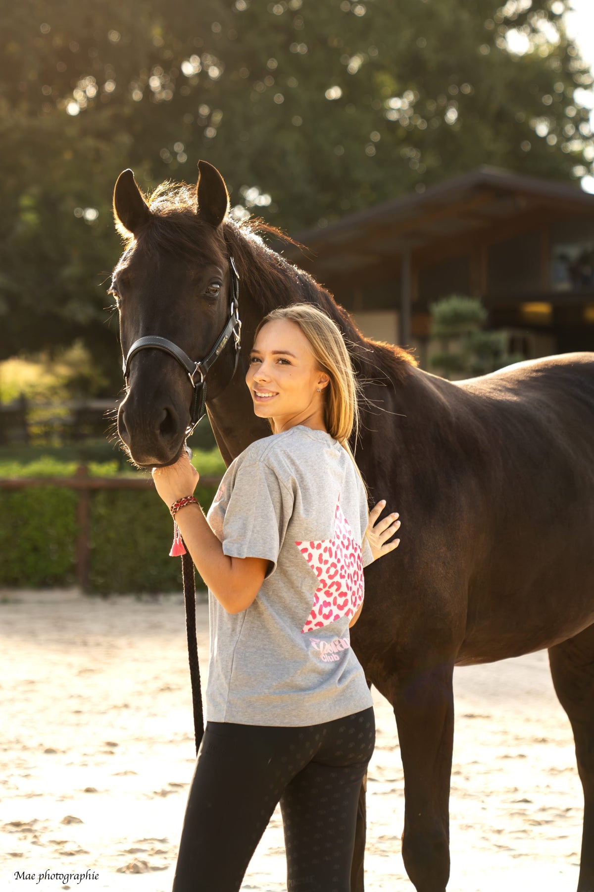 T-shirt oversize ROMY – Equislay Club – Gris, étoiles & léopard rose