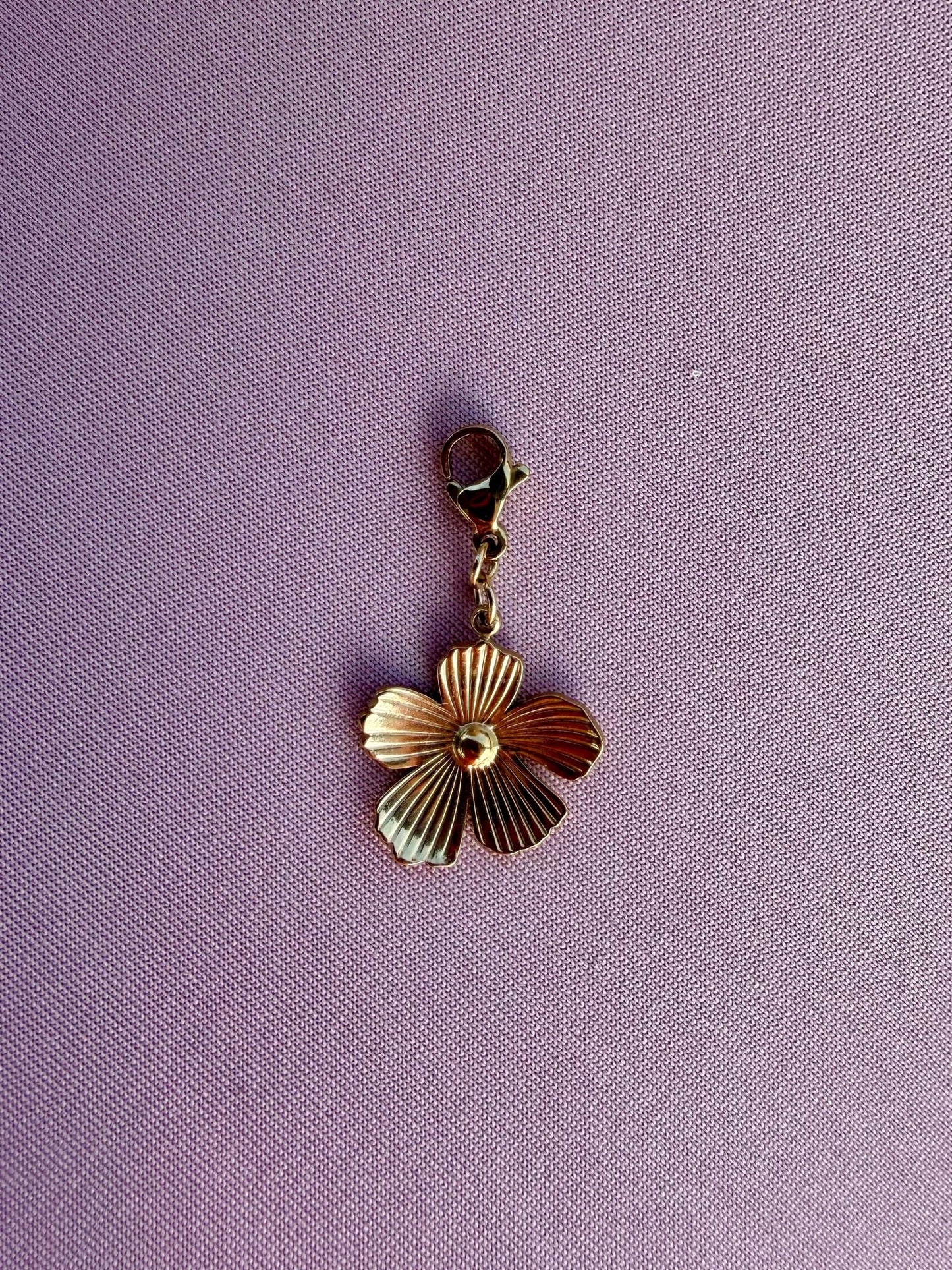 Charm fleur dorée - Equislay