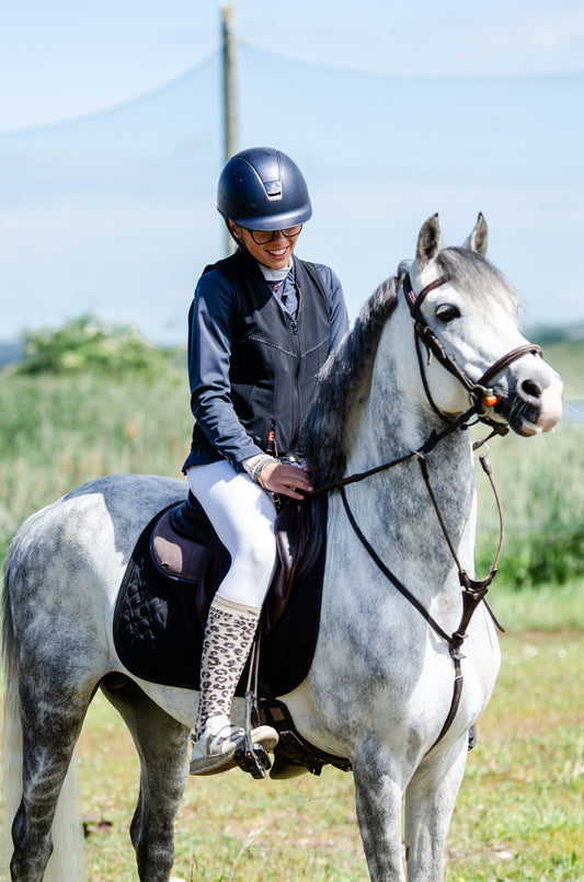 Chaussettes équitation léopard Boss Lady portées - détail mollet