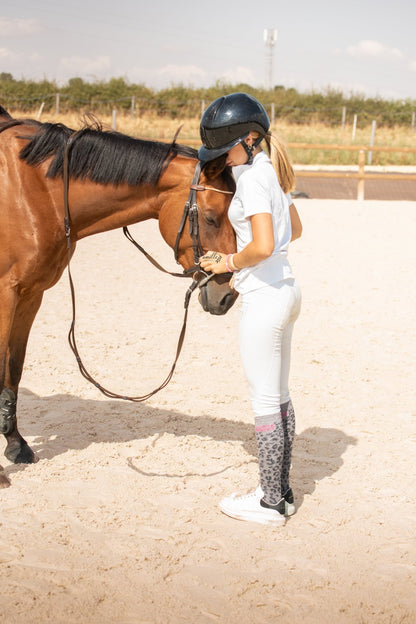 Chaussettes Horse Addict – Léopard Gris (écriture rose) - Equislay