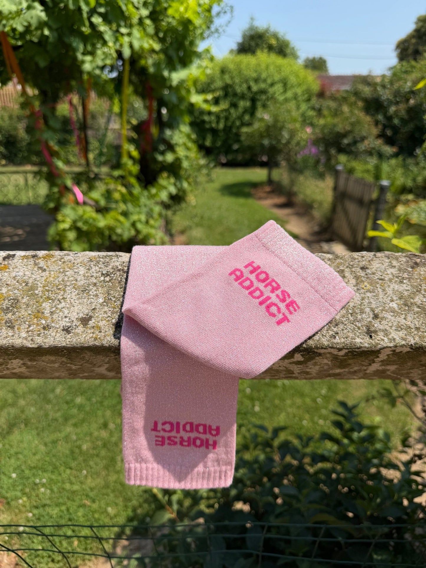 Chaussettes Horse Addict – Rose pâle (écriture fuchsia) - Equislay