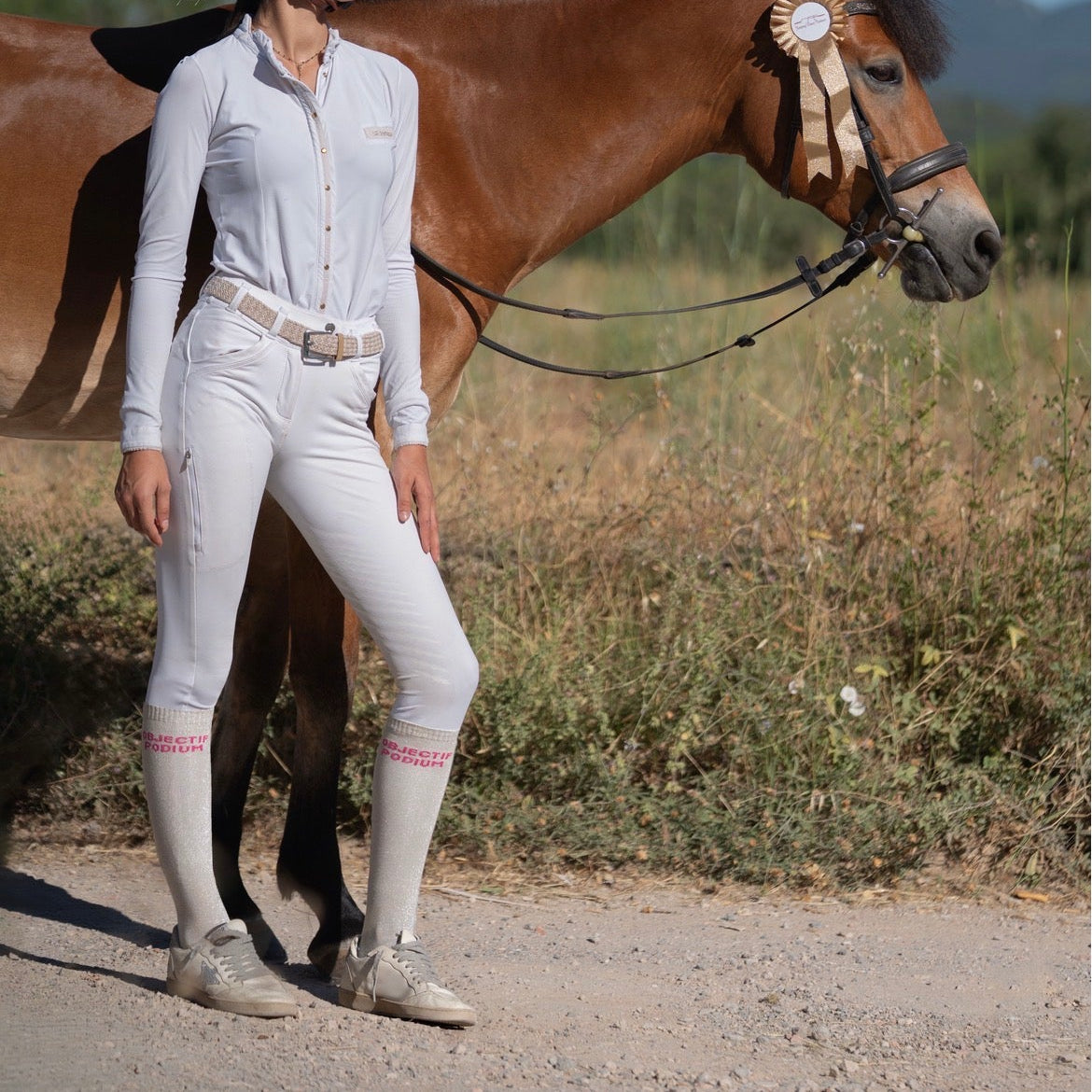 Chaussettes Objectif Podium – Beige (écriture fuchsia) - Equislay