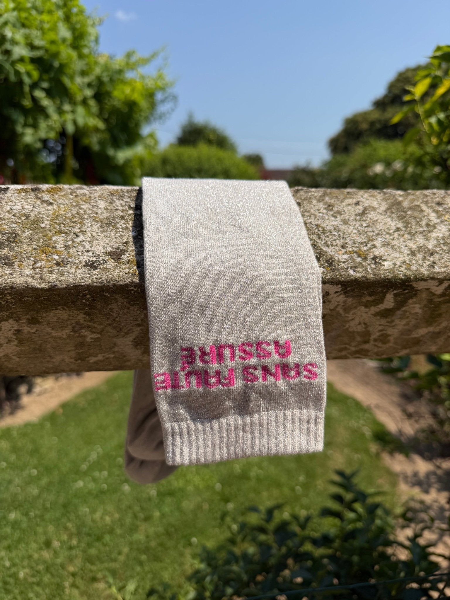 Chaussettes Sans Faute Assuré – Beige (écriture fuchsia) - Equislay