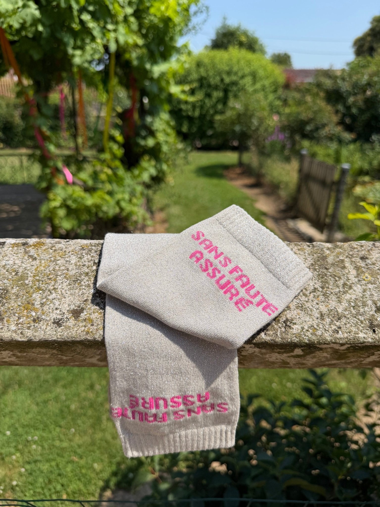 Chaussettes Sans Faute Assuré – Beige (écriture fuchsia) - Equislay